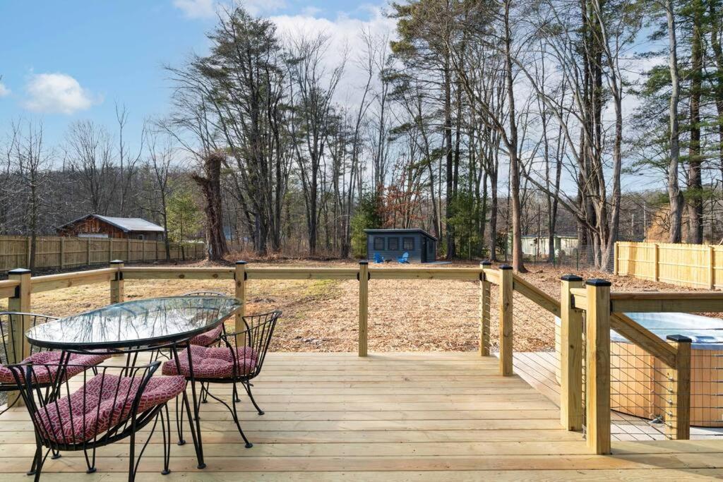 New Paltz Zen Wellness Cabin W/ Hot Tub المظهر الخارجي الصورة